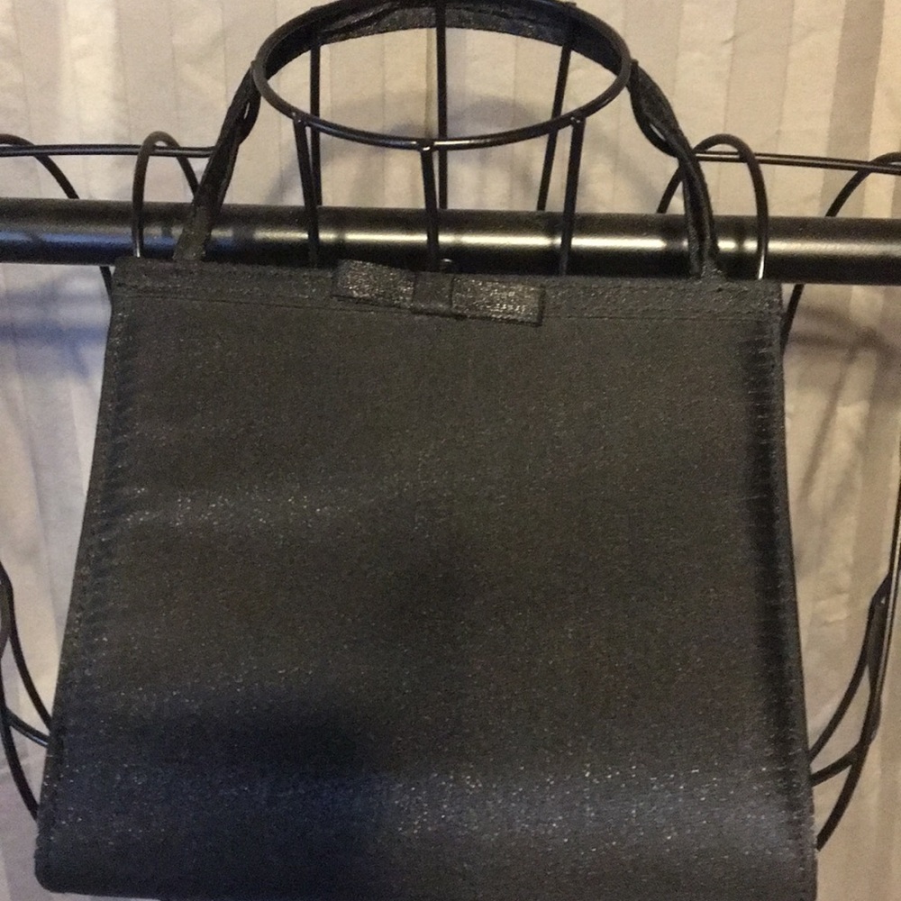 🐾 Little black Clutch